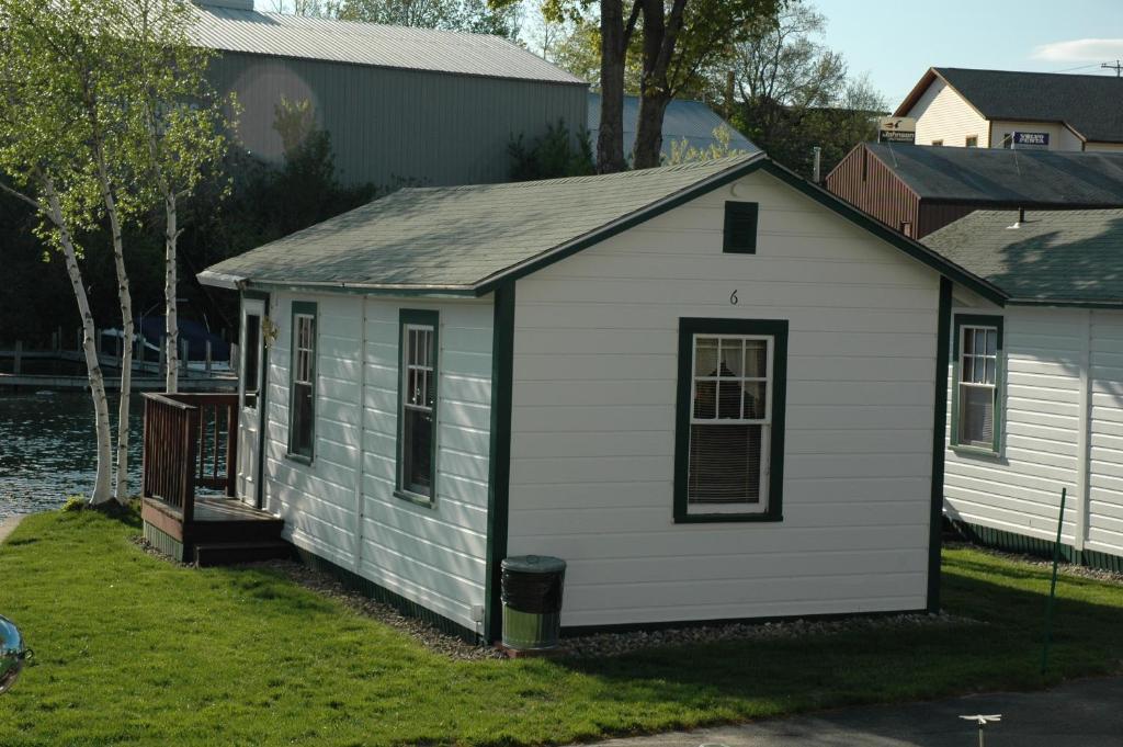 Channel Waterfront Cottages Weirs Beach Bilik gambar