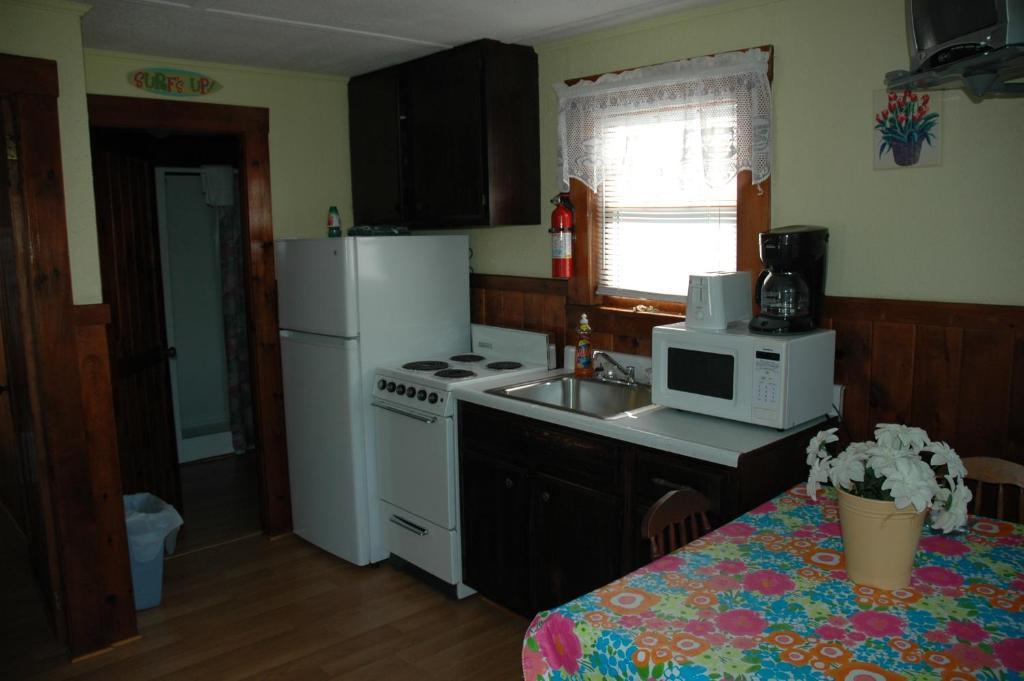 Channel Waterfront Cottages Weirs Beach Bilik gambar