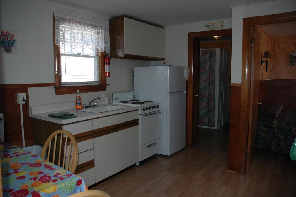 Channel Waterfront Cottages Weirs Beach Bilik gambar