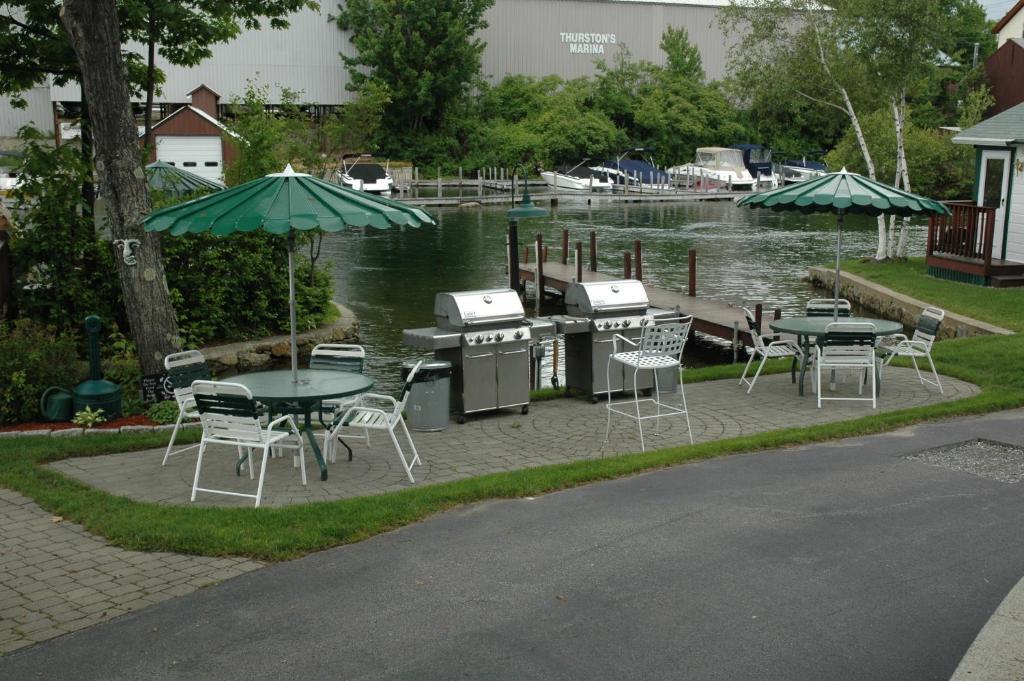 Channel Waterfront Cottages Weirs Beach Bilik gambar