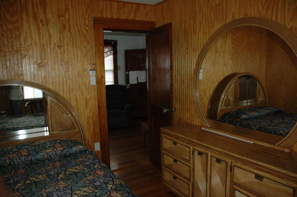 Channel Waterfront Cottages Weirs Beach Bilik gambar