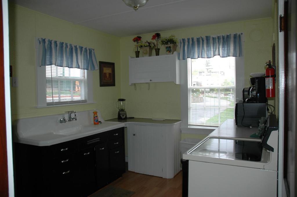 Channel Waterfront Cottages Weirs Beach Bilik gambar