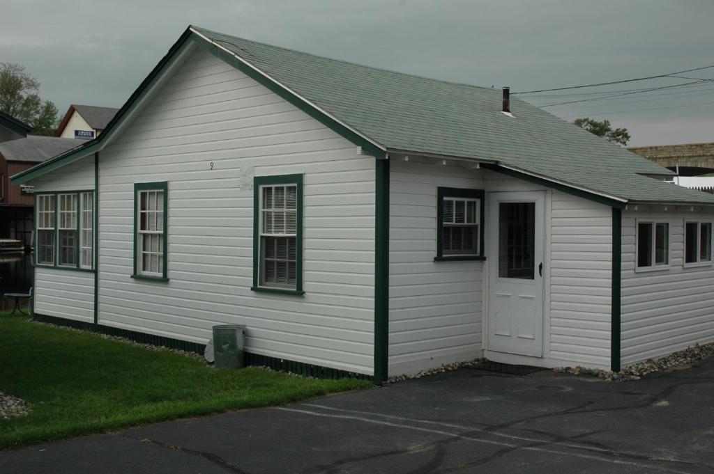Channel Waterfront Cottages Weirs Beach Bilik gambar