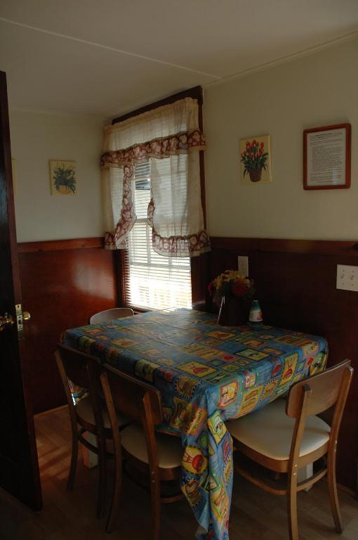 Channel Waterfront Cottages Weirs Beach Bilik gambar