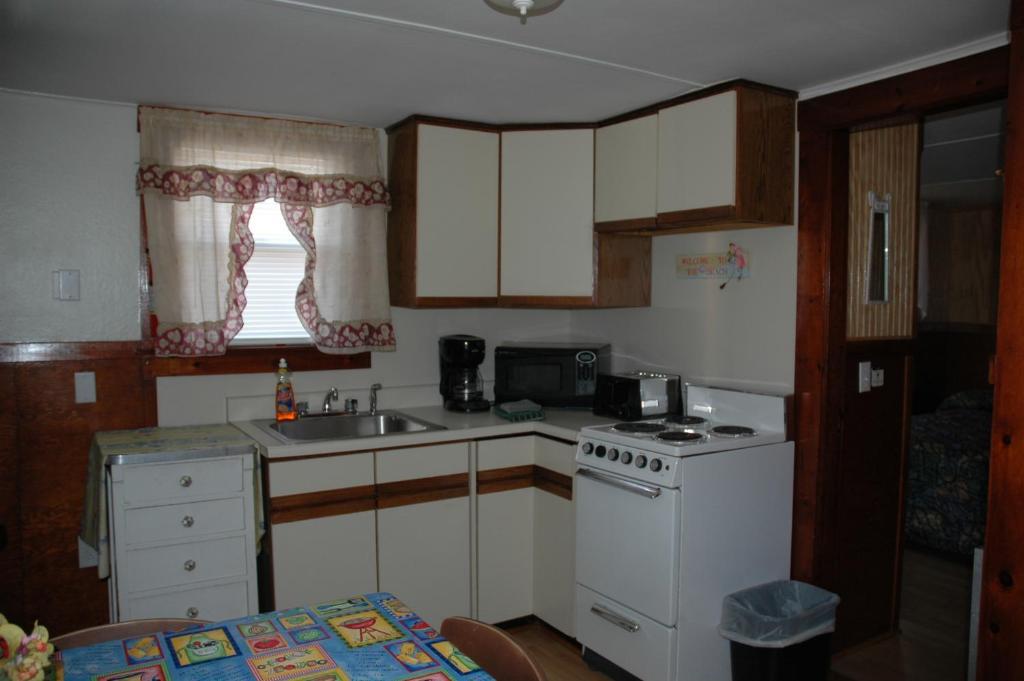 Channel Waterfront Cottages Weirs Beach Bilik gambar