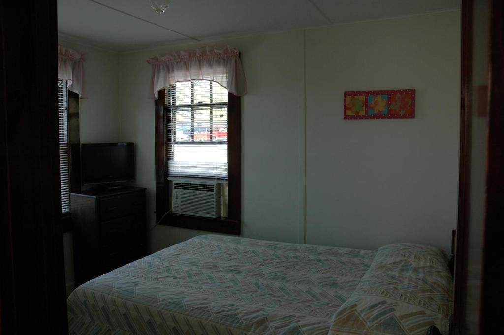 Channel Waterfront Cottages Weirs Beach Bilik gambar