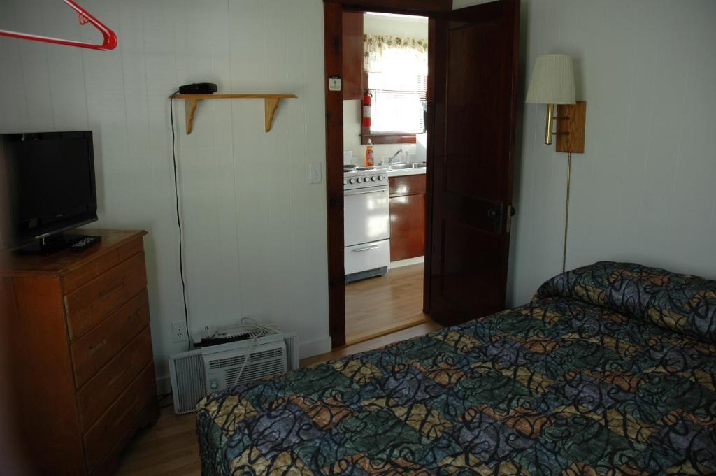 Channel Waterfront Cottages Weirs Beach Bilik gambar
