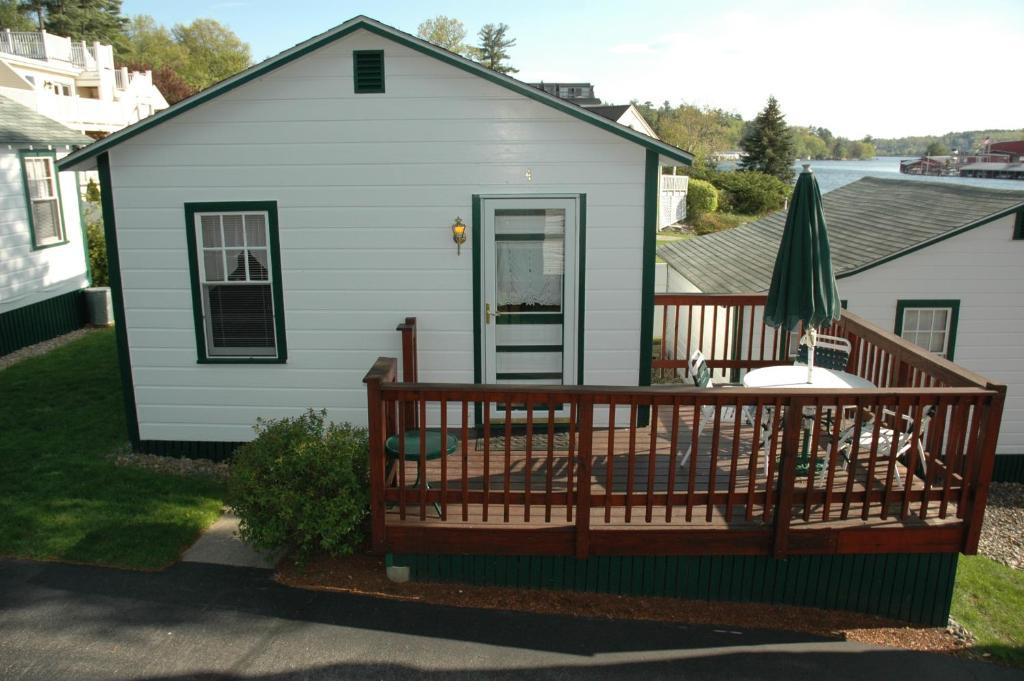 Channel Waterfront Cottages Weirs Beach Bilik gambar